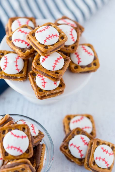 Baseball Desserts, Pretzel Chocolate Bites, Cookies Unique, Baseball Treats, Made To Be A Momma, Rolo Candy, Rolo Pretzels, Pretzel Treats, Diamond Dolls