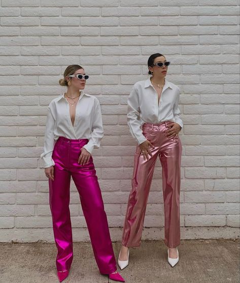 Metallic Pink Pants, Metallic Pink Outfit, Pink Metallic Skirt Outfit, Pink Metallic Pants Outfit, Pink Leather Pants Outfit, Metalic Outfits Ideas, Barbenheimer Outfit, Pink Metallic Pants, Iridescent Outfit