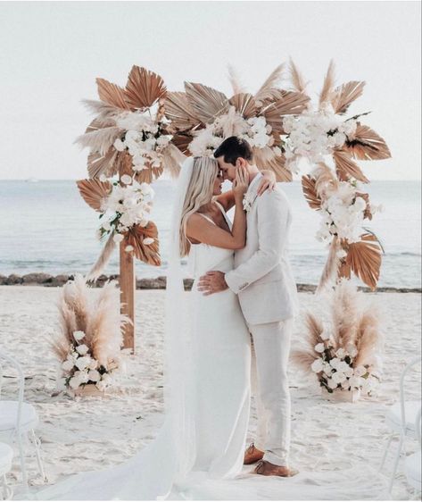 Wedding Installations, Palm Leaf Wedding, Planning 2024, Beach Wedding Arch, Fall Wedding Bridesmaids, Bohemian Beach Wedding, Boda Ideas, Edgy Wedding, Dream Beach Wedding