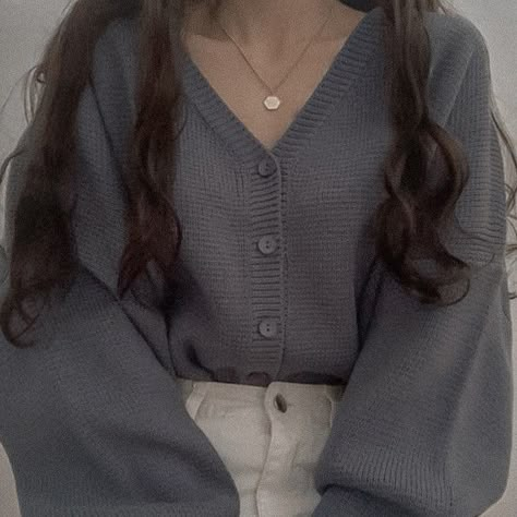 Gray Cardigan Outfit Korean, Grey Cardigan Outfit Korean, Cute Cardigans Aesthetic, Cardigan Outfit Aesthetic Korean, Cute Cardigan Outfits Korean, Grey Aesthetic Clothes, Cute Grey Outfits, Grey Cardigan Outfit Aesthetic, Gray Outfit Aesthetic