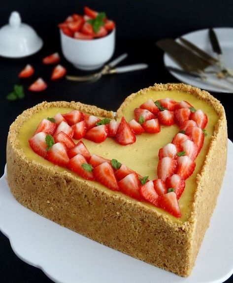 Heart-shaped Cheesecake made with much love ~.~ Heart Shaped Cheesecake, Heart Cheesecake, Cheesecake Decoration, Shaped Food, Heart Shaped Food, You Are My Everything, Cooking Ideas, Yum Yum, Sweet 16