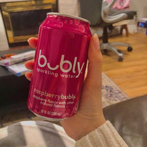 Bubbly Sparkling Water, Raspberry Pink Aesthetic, Red Drink Aesthetic, Sparkling Water Aesthetic, Raspberry Aesthetic, Bf Christmas, Bubly Sparkling Water, Sparkling Water Drinks, Berry Water