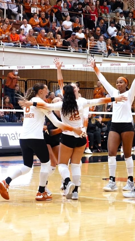 Longhorns Volleyball, Texas Volleyball, College Volleyball, Volleyball Inspiration, Volleyball Workouts, Volleyball Pictures, Coaching Volleyball, Student Athlete, Women Volleyball