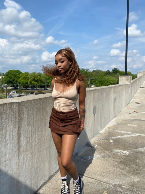 Earthy Mini Skirt Outfit, Brown Hightop Converse Outfits, Brown Cargo Mini Skirt Outfit, Mini Skirt Converse Outfit, Brown Mini Skirt Outfit Summer, Cami Skirt Outfit, Mini Brown Skirt Outfit, Hightop Converse Outfits, Outfits With Brown Skirt