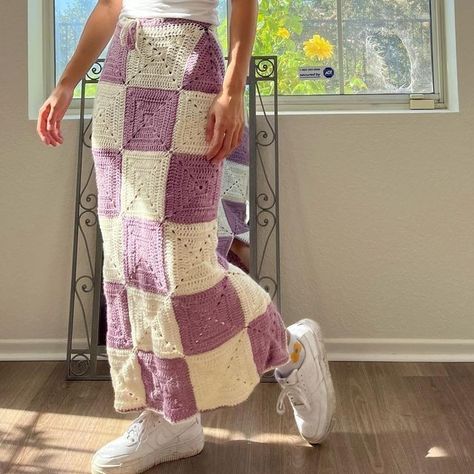 Square Up Crochet Skirt, Long Skirts Crochet, Granny Square Long Skirt, How To Knit A Skirt, Long Granny Square Skirt, Long Crochet Skirt Pattern, Crochet Granny Square Long Skirt, Long Skirt Crochet Pattern, Crochet Square Skirt