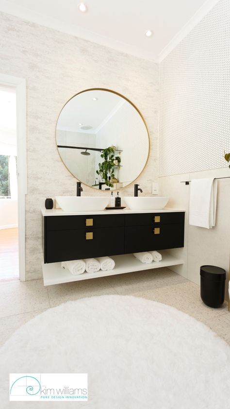 Gold And Black Bathroom, Rustic Small Bathroom Ideas, Black Luxury Bathroom, Black White And Gold Bathroom, Gold Bathroom Mirror, Gold Bathroom Fixtures, Black Bathroom Fixtures, Black And White Tiles Bathroom, Gold Bathroom Decor