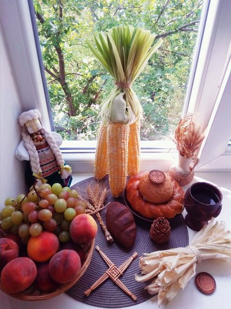 Lughnasadh altar 2022 / Lammas altar 2022 Lughnasadh Altar, Lammas Altar, Wicca Holidays, Wheel Of Year, The Sabbats, Lammas Lughnasadh, Wiccan Sabbats, Pagan Holidays, Pagan Festivals