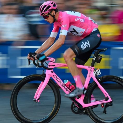 Chris Froome Rome Giro d'Italia 2018 @dariobelingheri/ @bettiniphoto Chris Froome, Coffee Bike, Racing Bike, Cycling Photos, Cycling Team, Bike Rider, Pro Cycling, Road Bikes, Bicycle Design