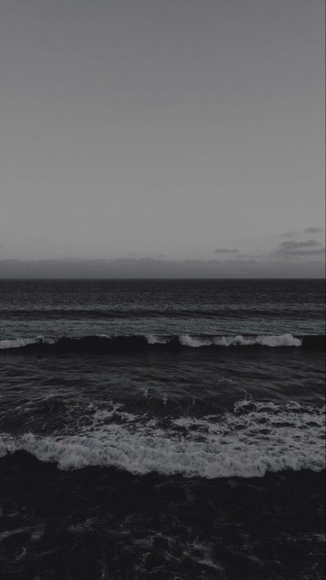 Iphone Wallpaper Photography, Beach At Night, Instagram Feed Ideas Posts, Gray Aesthetic, Cute Couple Cartoon, Black Water, Instagram Creative, Night Aesthetic, Beach Aesthetic