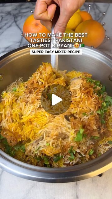 LONDON FOODEE | Halal Food on Instagram: "HOW TO MAKE THE BEST EASY PAKISTANI ONE POT MIXED CHICKEN BIRYANI RECIPE 😍🇵🇰😍🇵🇰!! This is by far the easiest Biryani recipe out there, considering it’s genuinely a one pot dish. Sometimes you want a Biryani but boiling rice separately seems like a lot of effort sometimes. In comes my recipe! Mixed Biryani is a dish most people don’t know about as it’s not commonly eaten at home. Traditionally this kind of biryani they make at weddings, due to it’s ease because boiling a top if rice separate isn’t always possible for caterers. Some people call this pilau biryani, mix biryani and mixed biryani. INGREDIENTS: - 1/2 cup oil/ghee - 1 kg chicken (leg/thigh, not breast) - 2 onions (1 is for garnish) - 125g crushed tomatoes (or passata) - 1/3 cup yogu Ghee Rice Recipe Video, How To Cook Pilau, Chicken Biryani Recipe Indian, Chicken Biryani Recipe Pakistani, Ghee Rice Recipe, Easy Chicken Biryani Recipe, Food Biryani, Easy Biryani, Easy Biryani Recipe