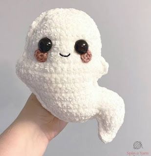 PATRONES AMIGURUMI GRATIS: PATRON GRATIS FANTASMA AMIGURUMI 63172 Swan Amigurumi, Lily Animal, Butterfly Amigurumi, Ghost Amigurumi, Avocado Keychain, Holly Ornament, Crochet Ghost, Halloween Amigurumi, Ghost Pillow