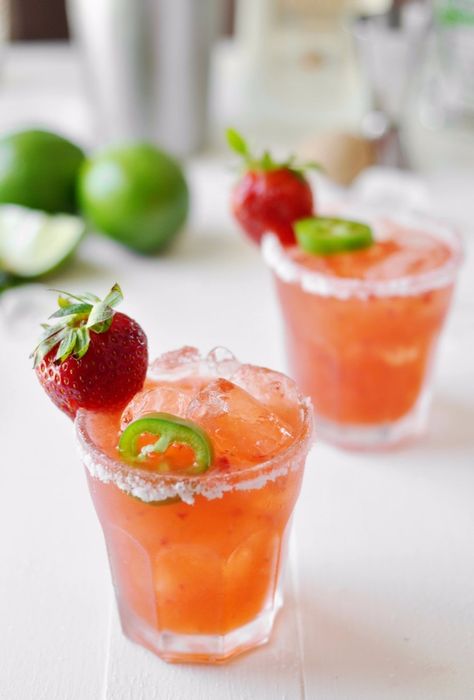 Strawberry Jalapeño Margarita  #cowgirl #cowgirldrinks   http://www.islandcowgirl.com Watermelon Mojito Recipe, Strawberry Jalapeno Margarita, Strawberry Cocktails, Spicy Cocktail, Watermelon Mojito, Jalapeno Margarita, Spicy Margarita, Strawberry Margarita, Mojito Recipe