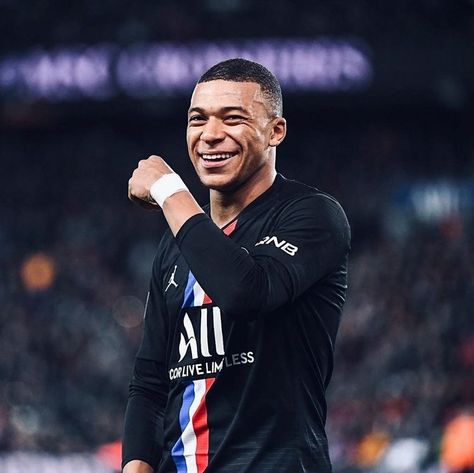 Mbappe Pfp, Ig Followers, France National Team, Future Poster, Fifa Football, Powerpuff Girl, Kylian Mbappe, Manchester United Football, Team Player