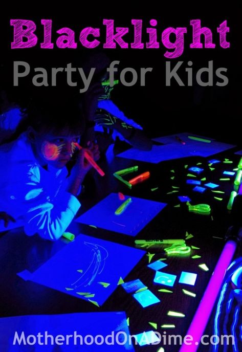 Blacklight party for kids - fun! Fun Diy Crafts For Kids, Kids Sleepover Activities, Boy Sleepover, Kids Sleepover, Glow Stick Party, Glow In Dark Party, Sleepover Birthday Parties, Blacklight Party, Sleepover Activities