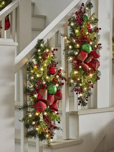 Light Up Christmas Decorations, Christmas Stairs Decorations, Christmas Stairs, Christmas Staircase, Silver Christmas Decorations, Simple Christmas Decor, Stair Decor, Christmas Swags, Indoor Christmas Decorations