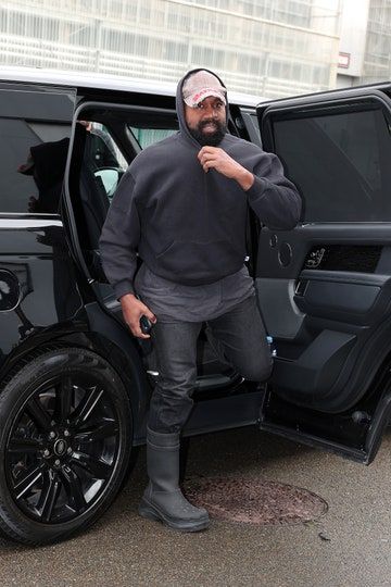 Hoodie And Jeans Outfit, Jeans Outfit, Pink Hoodie, Kanye West, Black Hoodie, Balenciaga, Vogue, Paris