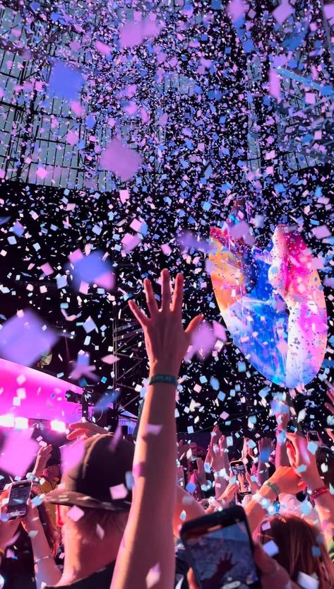 Cold Play Concert Aesthetic, Cold Play Aesthetic, Coldplay Aesthetic, Coldplay Tour, Cold Play, Coldplay Music, Chris Martin Coldplay, Coldplay Concert, Festival Aesthetic