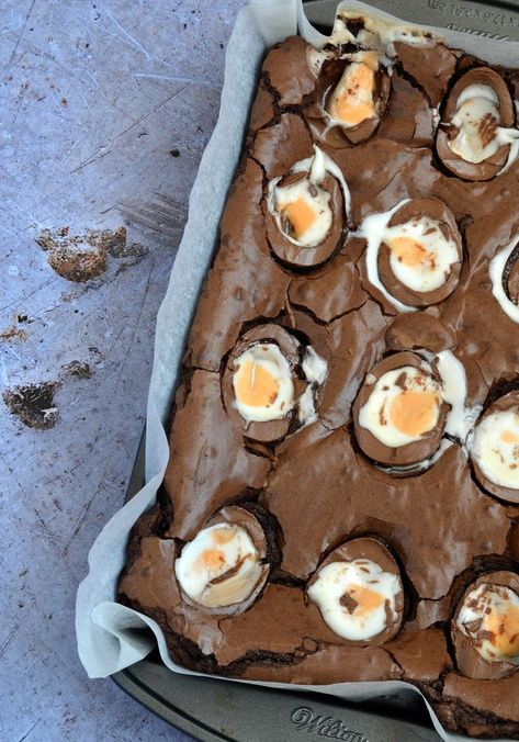 Easter Bakes, Easter Brownies, Orange Brownies, Egg Chocolate, Crazy Kitchen, Cadbury Creme Egg, Scrumptious Food, Pub Design, Slow Cooker Desserts