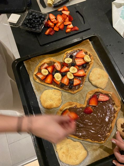 Cooking Date Aesthetic, Baking With Friends, Chocolate Pizza, Dates Ideas, Heart Shaped Chocolate, Magical Places, Food Obsession, Pretty Food, Cute Food