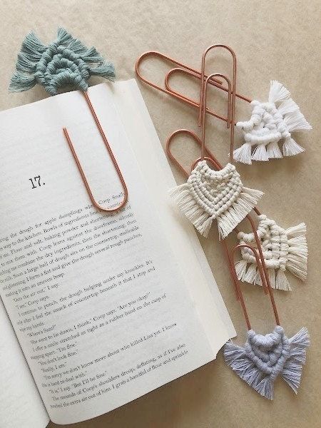 Macrame Paper Clip, Boho Bookmarks, Macrame Bookmarks, School Gifts For Teachers, Macrame Bookmark, Macrame Products, Paperclip Bookmarks, Back To School Gifts For Teachers, Cute Teacher Gifts