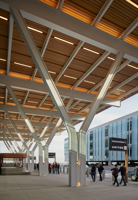 Gallery of Kansas City International Airport New Terminal | Skidmore, Owings & Merrill | Media - 3 Kansas City International Airport, Airport Architecture, Cruise Terminal, Metal Columns, Steel Structure Buildings, Metal Facade, Facade Ideas, Airport Design, Roof Architecture