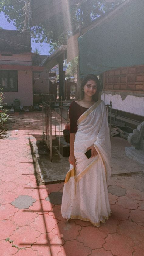 Kerala Girl Aesthetic, Kerala Girls Dp, Saree Snapchat Story, Delhi Vibes, Krishna Stories, Onam Outfits Ideas, Kerala Girl, Onam Special, Onam Outfits