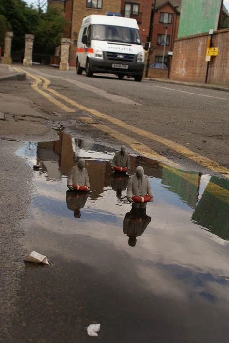 Isaac Cordal, Guerrilla Street Art, Magazine Web Design, Guerrilla Marketing, Street Art Utopia, Best Street Art, 3d Street Art, Guerilla Marketing, Chalk Drawings