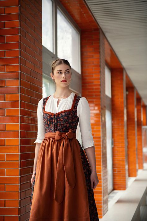 Modern Dirndl, German Traditional Clothing, Folk Dress, Ren Fair, Folk Dresses, New England Style, England Style, Corsets And Bustiers, Play Dress Up