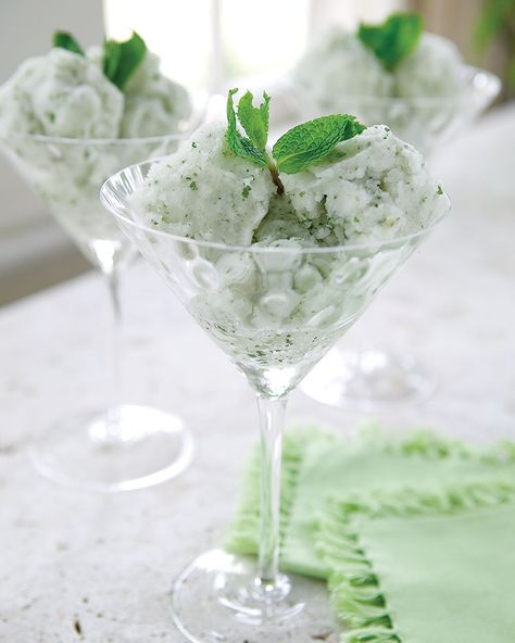 Mint Sorbet - Southern Lady Magazine Dessert Person, Mint Sorbet, What Is Gluten Free, Sorbet Recipe, Wedding Drinks, Sorbet Recipes, Southern Lady, Gluten Free Living, Frozen Yoghurt