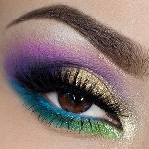 gold, black, lilac, green and blue eye liner.. oro, negro, lila,verde obscuro, verde claro y delineador azul Hippie Carnaval, Mardi Gras Wedding Theme, Mardi Gras Makeup, Mardi Gras Wedding, Christmas Makeup Look, Carnival Makeup, Mardi Gras Costumes, Mardi Gras Party, Green Eyeshadow