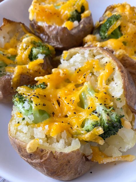 4 Ingredient Broccoli & Cheddar Baked Potato – Peanut Butter and Jilly Vegan Potatoes, Cheese Broccoli, Bacon Seasoning, Vegan Cheddar Cheese, Cheddar Potatoes, Loaded Baked Potato, Vegan Cheddar, Potato Skin, Vegan Potato