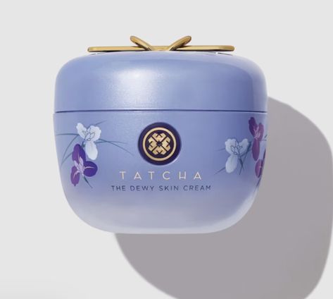 Want soft glowy for the Summer & winter months? Grab Tatcha Dewy Skin Cream - it does not disadisappoint! #Skincare #summerskin #winterskin #dewyskin #beauty #grwm Tatcha Skincare, Japanese Skincare, Combo Skin, Dewy Skin, Makeup Gift, Skin Care Gifts, Glass Skin, Perfect Skin, Skin Cream