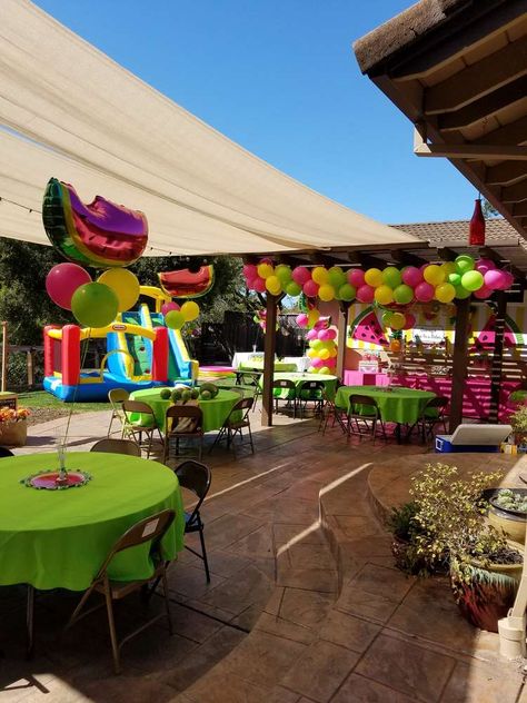 Cocomelon Pool Party Ideas, Birthday Party Layout Ideas, Cocomelon Pool Party, Party Layout Ideas, Watermelon Birthday Party Ideas, Birthday Party Layout, Tropisk Fest, Watermelon Birthday Party, Melon Birthday