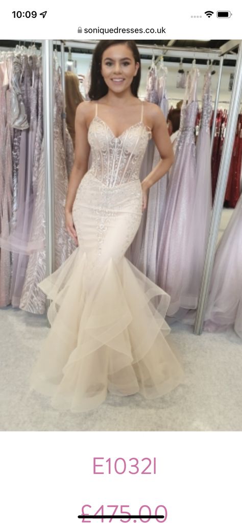 Prom Dresses Fishtail, Prom Dress Fishtail, Fishtail Prom Dress, Dress Paris, Tail Dress, Military Ball, Floral Prom Dresses, Fishtail Dress, Dress Hairstyles