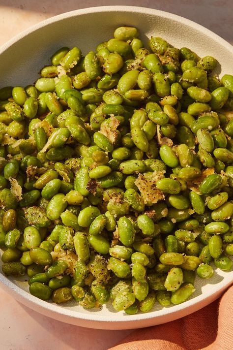 Crispy Edamame Best Edamame Recipe, How To Cook Edamame Beans, Smashed Edamame, Dry Roasted Edamame Recipes, Crispy Edamame, Unshelled Edamame Recipes, Edamame Recipe, Shelled Edamame, Edamame Recipes