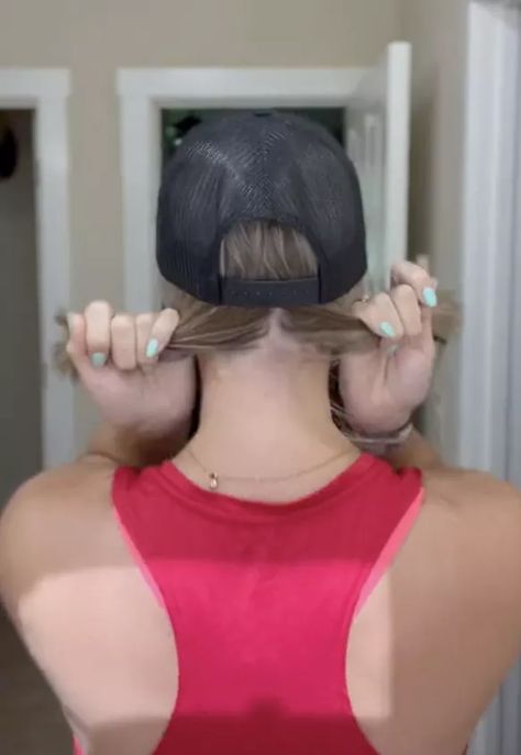 Short Hair Casual Updo Simple, Blonde Hair Baseball Cap, River Hairstyles For Short Hair, Pool Day Short Hairstyles, Hairstyles For The Pool Short Hair, Short Layered Hair Dos, Styling Hair With Baseball Hat, Short Hairstyle Hacks, Short Hair Updo Workout