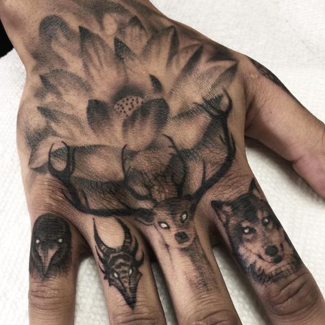 Deer Tattoo On Finger, Deer Hand Tattoo, Hand Tattoo Cover Up, Tattoo Main, Herren Hand Tattoos, Full Hand Tattoo, Feminine Skull Tattoos, Skull Hand Tattoo, Knuckle Tattoos