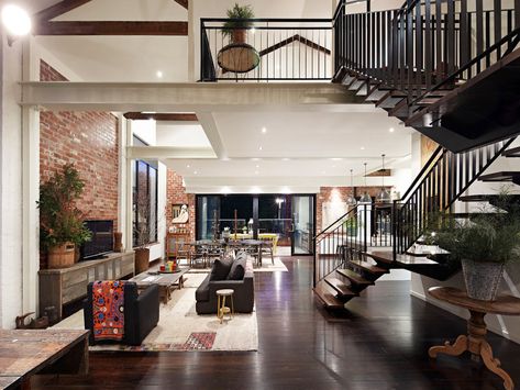 New York-inspired warehouse conversion in Melbourne Warehouse Living, Warehouse Loft, Converted Warehouse, Warehouse Conversion, Warehouse Home, Warehouse Design, Stair Case, Loft Living, Loft Design