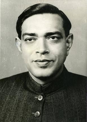 Remembering Rashtrakavi Ramdhari Singh Dinkar on his 108th birth anniversary.   https://www.youtube.com/watch?v=VThvLs0u2v8 Ramdhari Singh Dinkar, Inspirational Poems In Hindi, Fake Dollar Bill, Poetry Famous, Motivational Poems, India Photography, Inspirational Poems, Friends Image, Simple Iphone Wallpaper