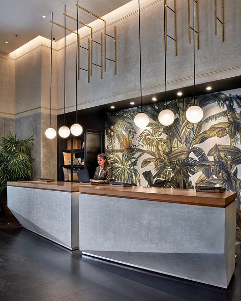 Hospitality Design on Instagram: “Bangalore's botanical roots are celebrated in a tile mural behind the reception desk at @hyattcentricblr. . . A stenciled piece of street…” Hotel Lobby Design, Reception Desk Design, Lobby Reception, Work From Home Companies, Cabinet Medical, Work Space Decor, Hotel Reception, Counter Design, Lobby Design