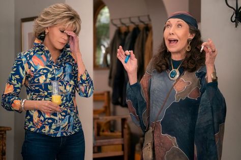 The Fashion Secrets of Netflix’s ‘Grace & Frankie’ Frankie Clothing, Last Tango In Halifax, Grace And Frankie, Lily Tomlin, Girly Hair, Perfect White Shirt, Marvelous Mrs Maisel, Shows To Watch, Mrs Maisel