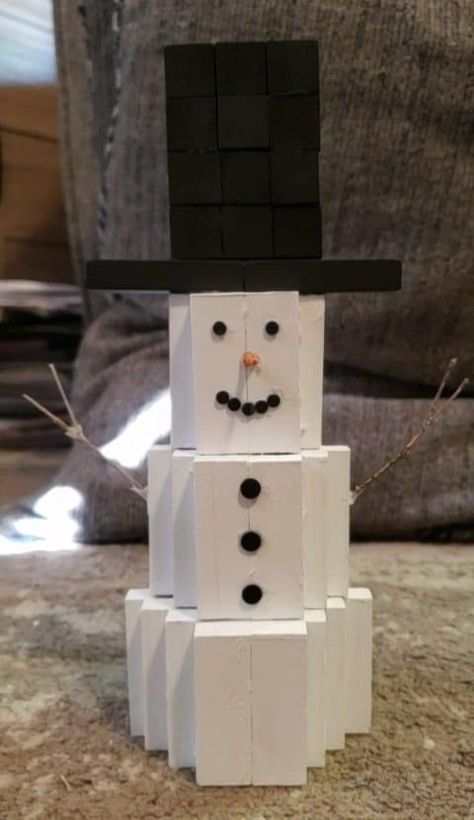 Jenga Blocks Diy, Jenga Ornaments, Jenga Block Crafts, Jenga Crafts, January Decor, Diy Christmas Crafts, Jenga Blocks, Tumbling Blocks, Christmas Decorations Cheap