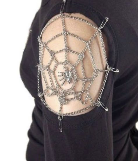 Spider Web Shirt, Queen Of Darkness, Mode Tips, Diy Vetement, Spider Webs, Diy Clothing, Gothic Jewelry, Dark Fashion, Goth Fashion