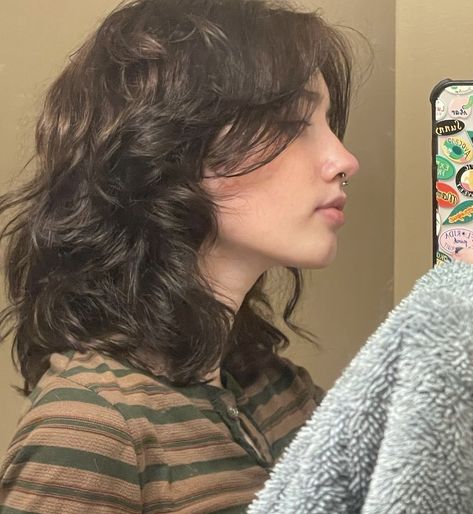 Short Butterfly Haircut Curly, Wolfhaircut Short Hair, Wolfcut 2b Hair, Haircut For Wavy Hair Short, Shoulder Length Wolf Cut Wavy Hair, Mullet Hairstyle Women Wavy Hair, Long Bob Haircuts Curly Hair, Wavy Hair Cuts With Layers Short, Layer Short Haircut Mid Length