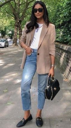 Tan Blazer Outfits Women, Beige Blazer Outfits Women, Linen Blazer Outfit Women, Tan Blazer Outfits, Linen Blazer Outfit, Beige Blazer Outfit, Blazer Outfits Women, Mode Ab 50, Blazer Outfits Casual