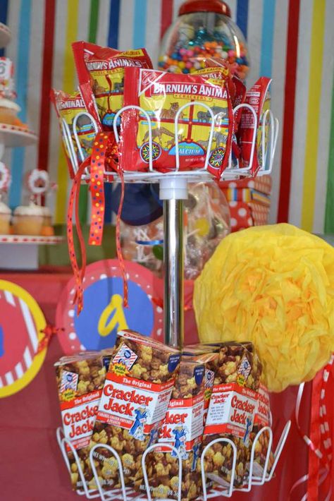 The Carnival's In Town | CatchMyParty.com Circus Birthday Party Ideas, Lila Party, Carnival Birthday Party Theme, Circus Carnival Party, Curious George Birthday, Birthday Carnival, Carnival Food, Kids Carnival, Circus Theme Party