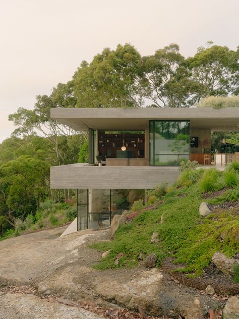 Bunkeren by James Stockwell • The earth-filled concrete plates of Bunkeren are balanced carefully on a coastal site within the lands of the Awabakal people. The project is an incredibly photogenic study in concrete textures and form, the considered result of a collaboration between architect James Stockwell and Danish-Australian clients.

#mountainhomes #bunkerhomes #australianhomes #homebuilders #architecture #dreamhome #dreamhouse #concretehomes #coastalbunkers #coastalhomes #homedesign New Zealand Mountains, Earth Texture, Brutalist Buildings, Concrete Pool, Concrete Texture, The Local Project, Mountain Homes, Australian Homes, Roof Garden