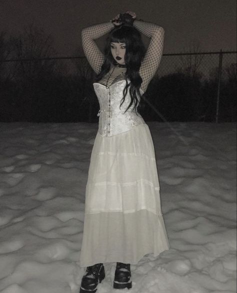 Goth Dress Wedding, Aesthetic Outfits White, Goth Corset Outfit, White Goth Dress, Angelcore Aesthetic Outfits, Scene Tiktok, White Goth Outfit, White Goth Aesthetic, Alt Dress