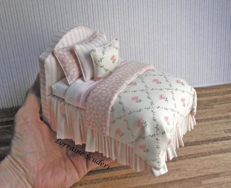 LorraineScuderiMinis - Etsy Diy Dollhouse Bed, Headboard Twin Bed, Mini Bed, Dollhouse Bedding, Miniature Bed, Doll House Bedroom, Pink Dollhouse, Dollhouse Bed, Dollhouse Bedroom