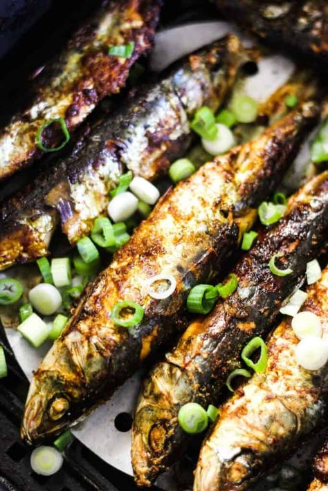 Sardine Recipes Canned, Fried Sardines, Sardines Recipe, Air Fried Fish, Grilled Mackerel, Grilled Sardines, Sardine Recipes, Fish Recipes Baked, Air Fryer Fish